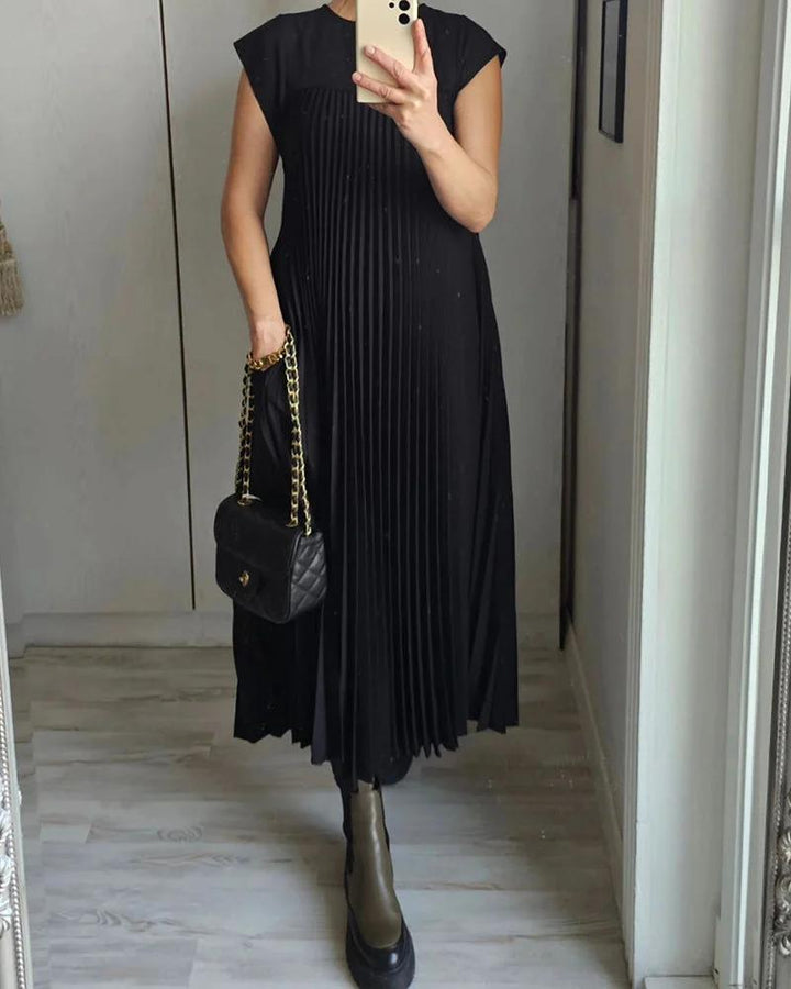 Genevieve - Elegant Pleated Maxi Dress